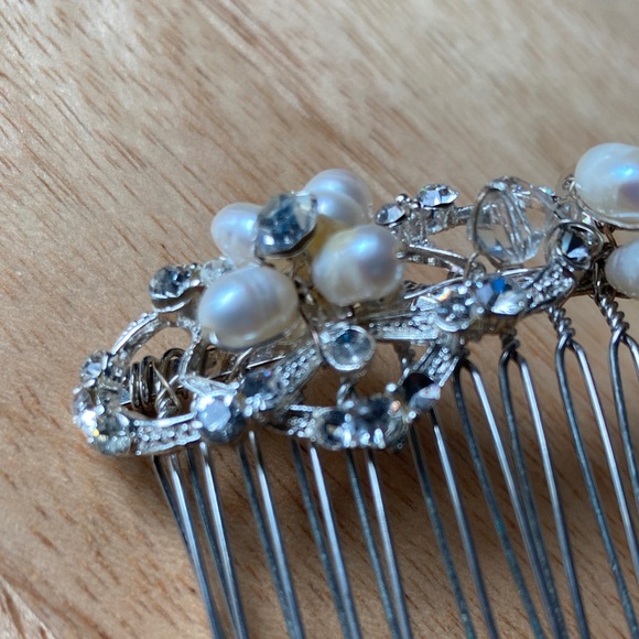 Bridal Hair Comb with Pearls main image 5